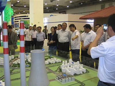 國家發(fā)展和改革委員會副主任解振華在第二屆中國國際循環(huán)經濟成果交易博覽會上到我公司展位參觀指導